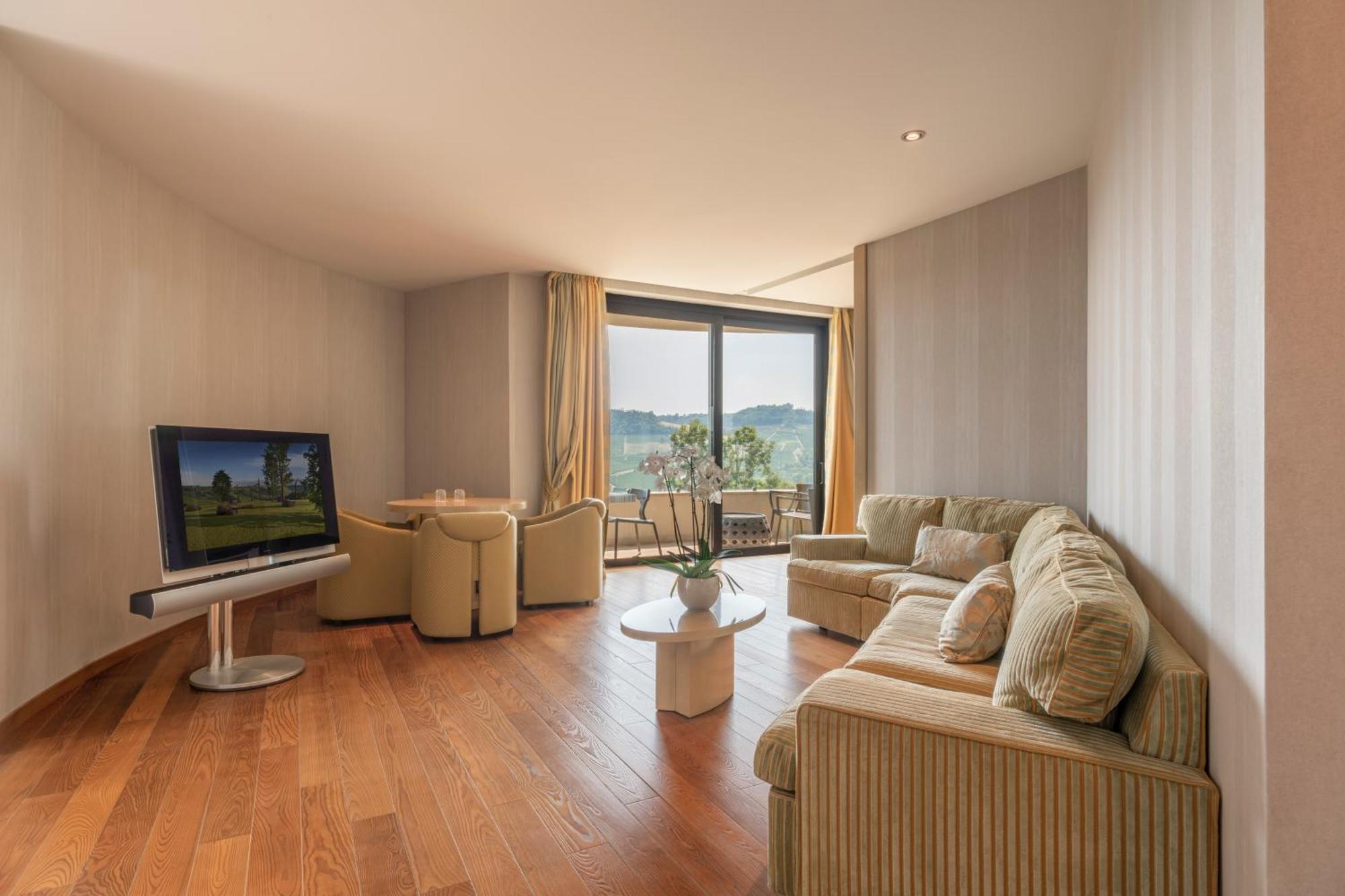 Hotel Il Boscareto & Serralunga d'Alba